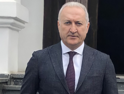 Ҭырқəтəыла Ареспубликаҟны иҟоу Аҧсны Аҳəынҭқарра Азинмчызмоу ахаҭарнак Ибрагим Аҩӡба дырзааҭгылоит ҳазҭагылоу аамҭазтəи ахаҭарнакра ауснагӡатəқəеи, аҧхьаҟатəи азгəаҭақəеи