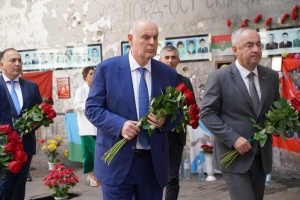 ПРЕЗИДЕНТ АБХАЗИИ АСЛАН БЖАНИЯ ПРИБЫЛ ВО ВЛАДИКАВКАЗ